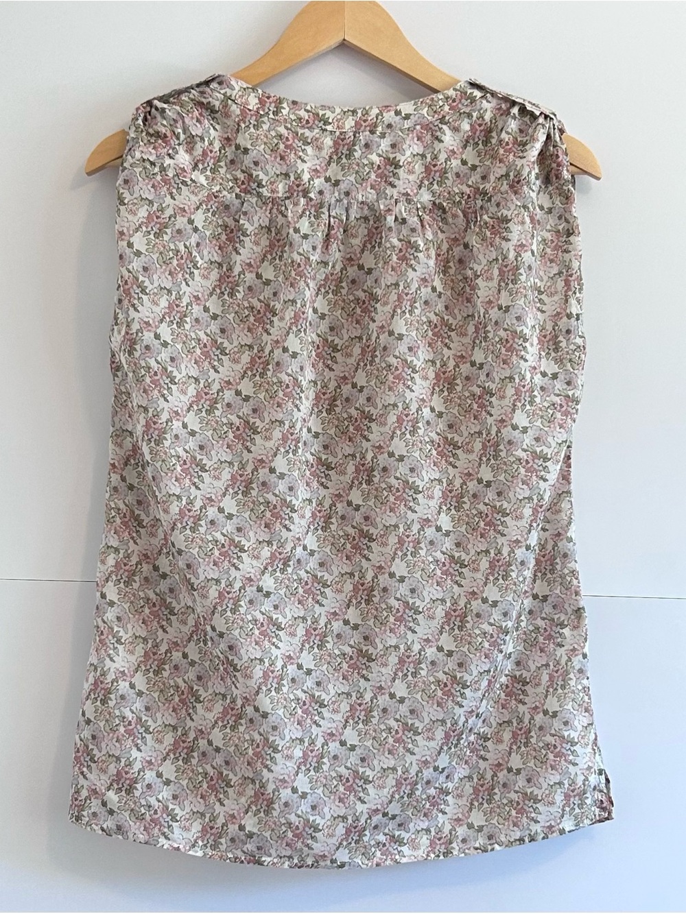 United Colors of Benetton Floral Sleeveless Blouse Button Cottagecore Medium - Picture 2 of 8
